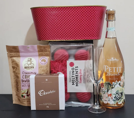 Moscato & Gourmet Nibbles Hamper